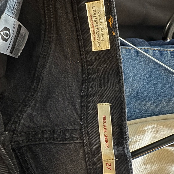 Levi Premium Shorts Size 27 Black Color - Picture 3 of 3